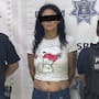 Mujer golpea a otra para robarle el bolso mientras esperaba un taxi en el Centro Cívico