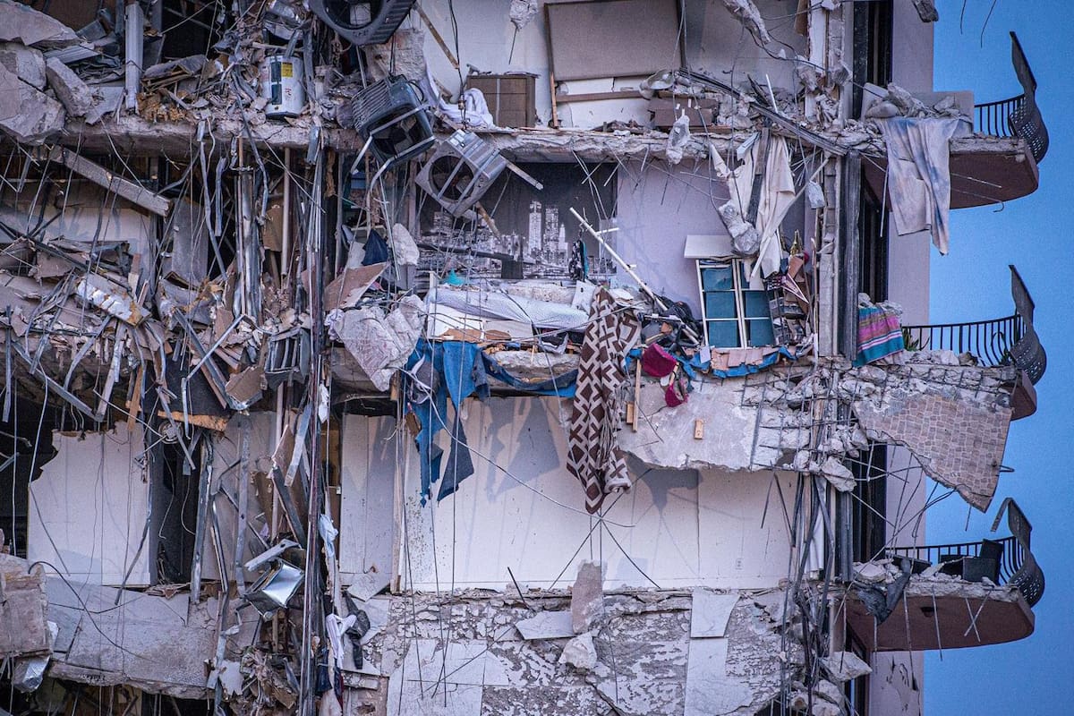 Derrumbe en Miami: Mantienen esperanza familiares de desaparecidos