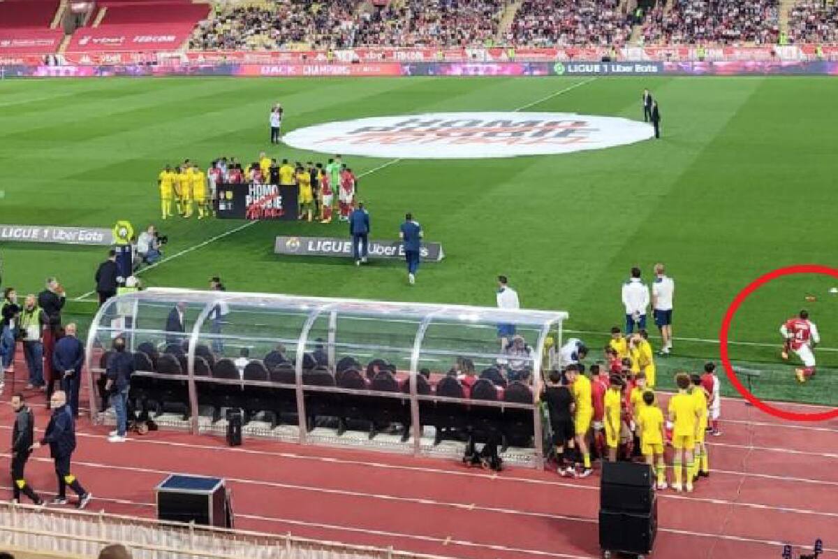 Futbolista en Francia se niega a seguir protocolo anti-homofobia y se hinca previo al partido