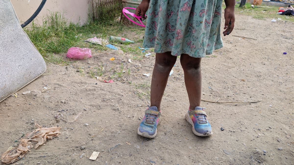 Lucía Flores vive con sus dos hijos y su nieta. FOTO: JULIÁN ORTEGA