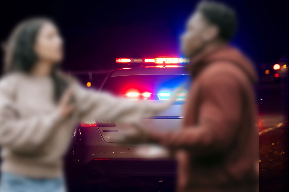 Descubren a hombre cuando jaloneaba a su esposa