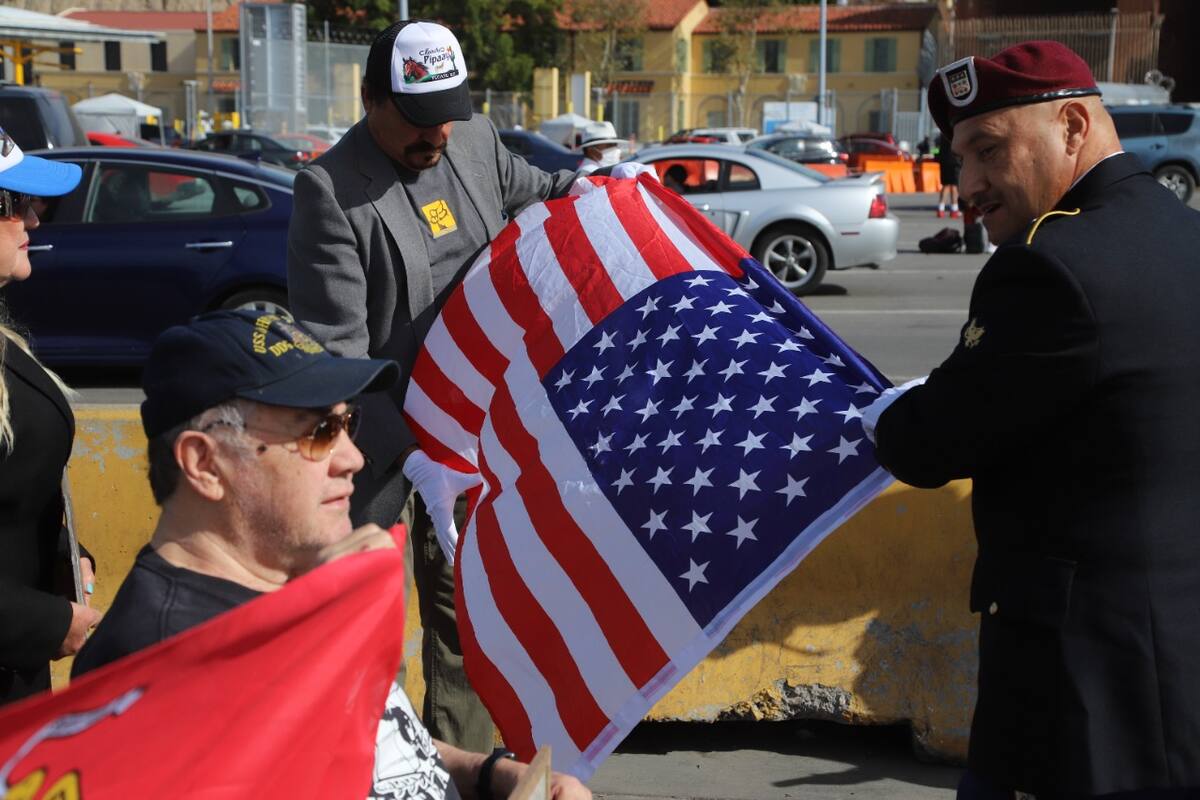 Conmemora Día de los Veteranos con manifestación