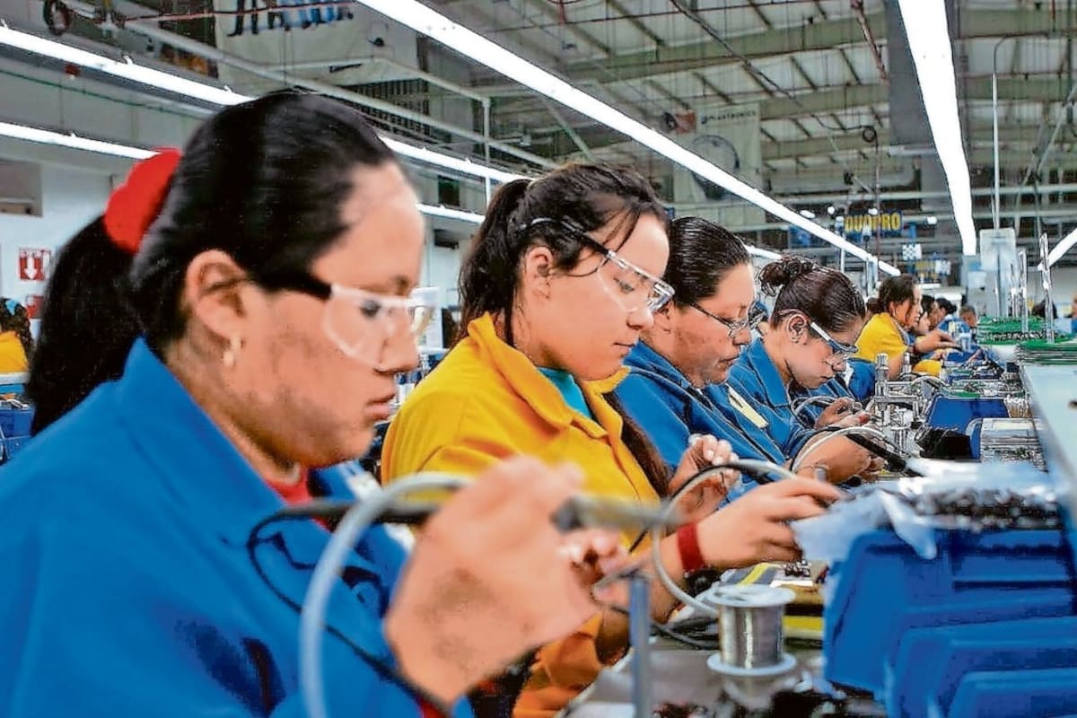 Mercado laboral en México registra caída en el personal laboral durante junio, pero con alza en remuneraciones
