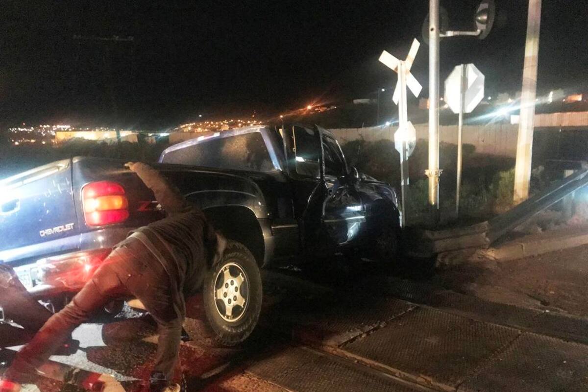 Impacta el tren a auto en Nogales