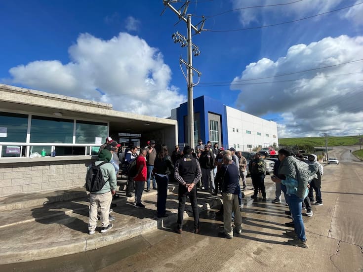 Exigen pago de salarios y prestaciones trabajadores de Clave Facturing en Rosarito