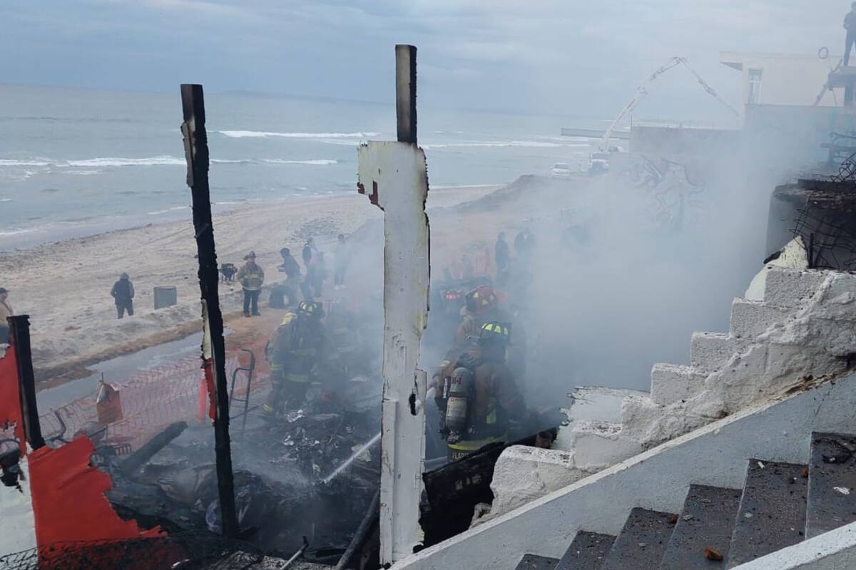 Registran incendio en malecón de Playas de Tijuana