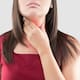¿Por qué duele la garganta al despertar? Factores como resequedad, alergias o infecciones explican el síntoma y alertan cuándo podría complicarse