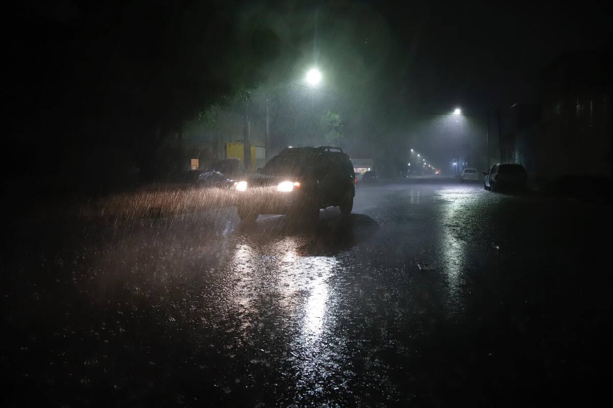 Lo que la lluvia y actividad eléctrica dejó en Hermosillo