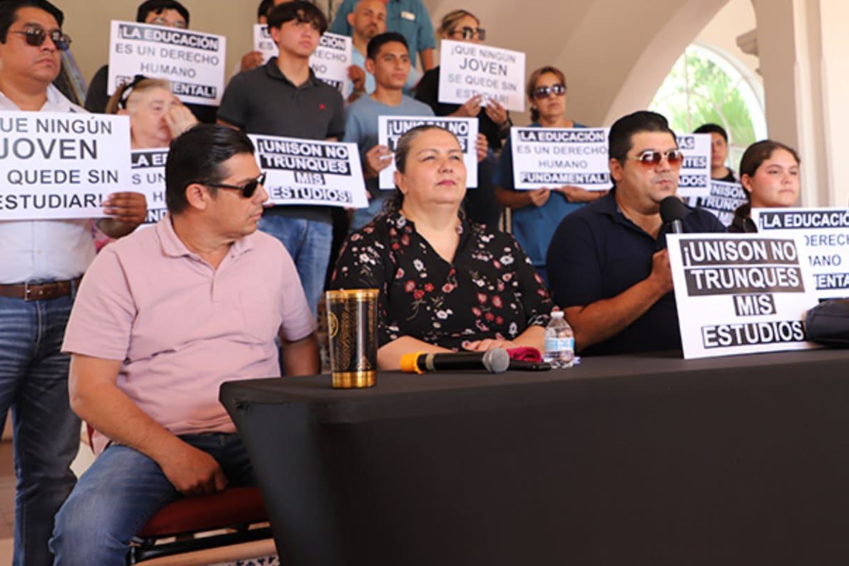 Reclaman cupo para 4 mil jóvenes rechazados en la Unison: “No puede ser que los jóvenes se queden sin estudiar”