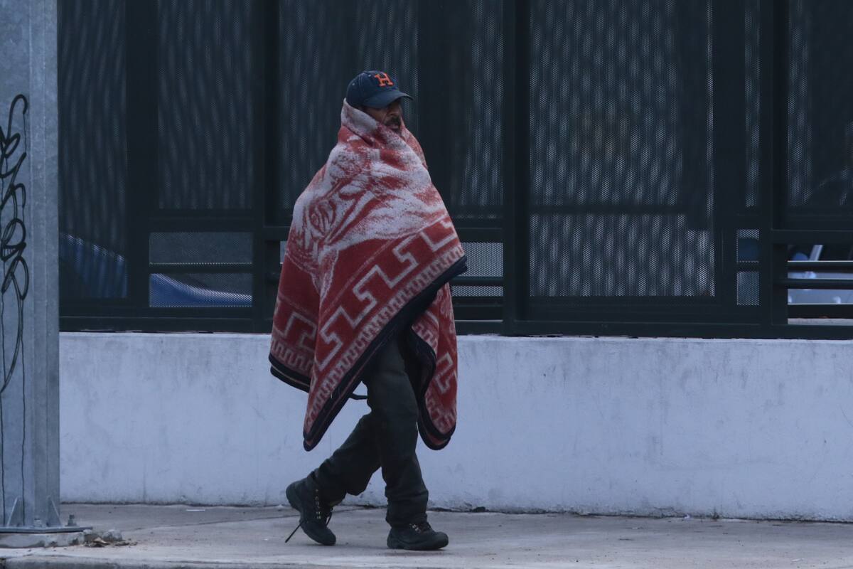 Esperan viento y baja temperatura