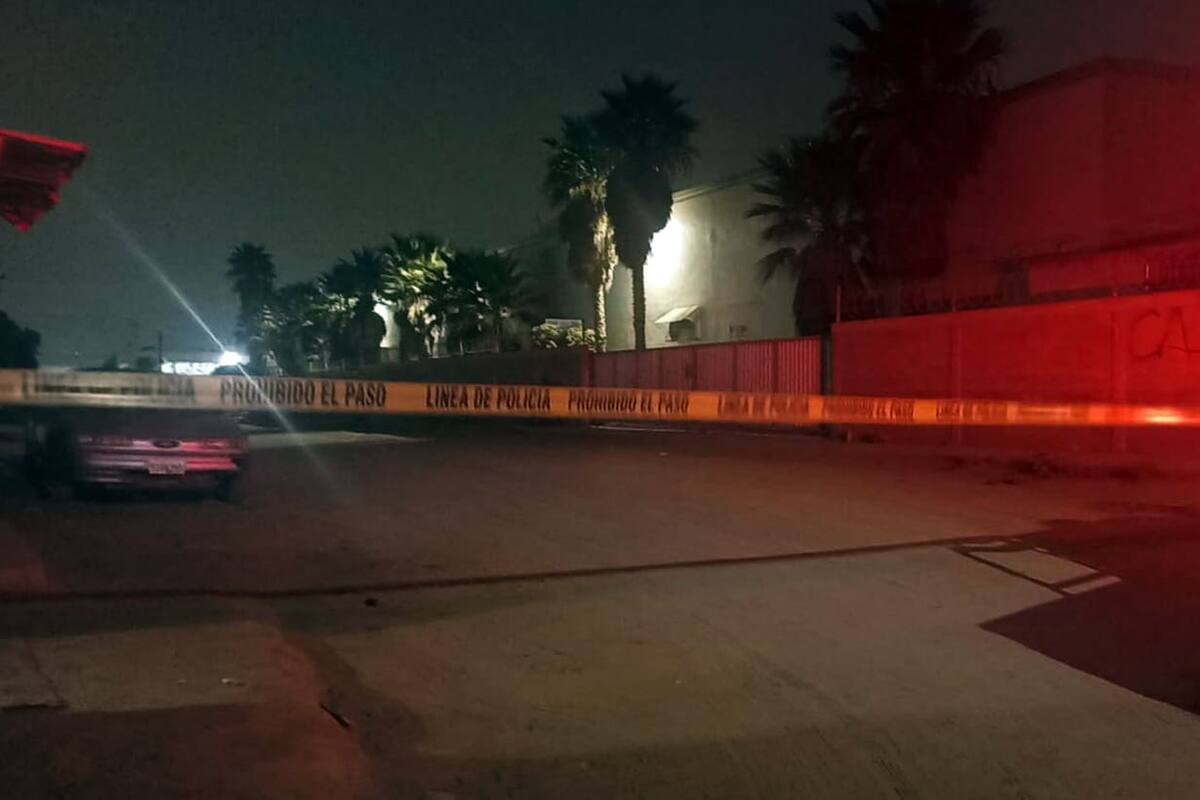 Evacuan a empleados de maquiladora textil en Ensenada tras incendio