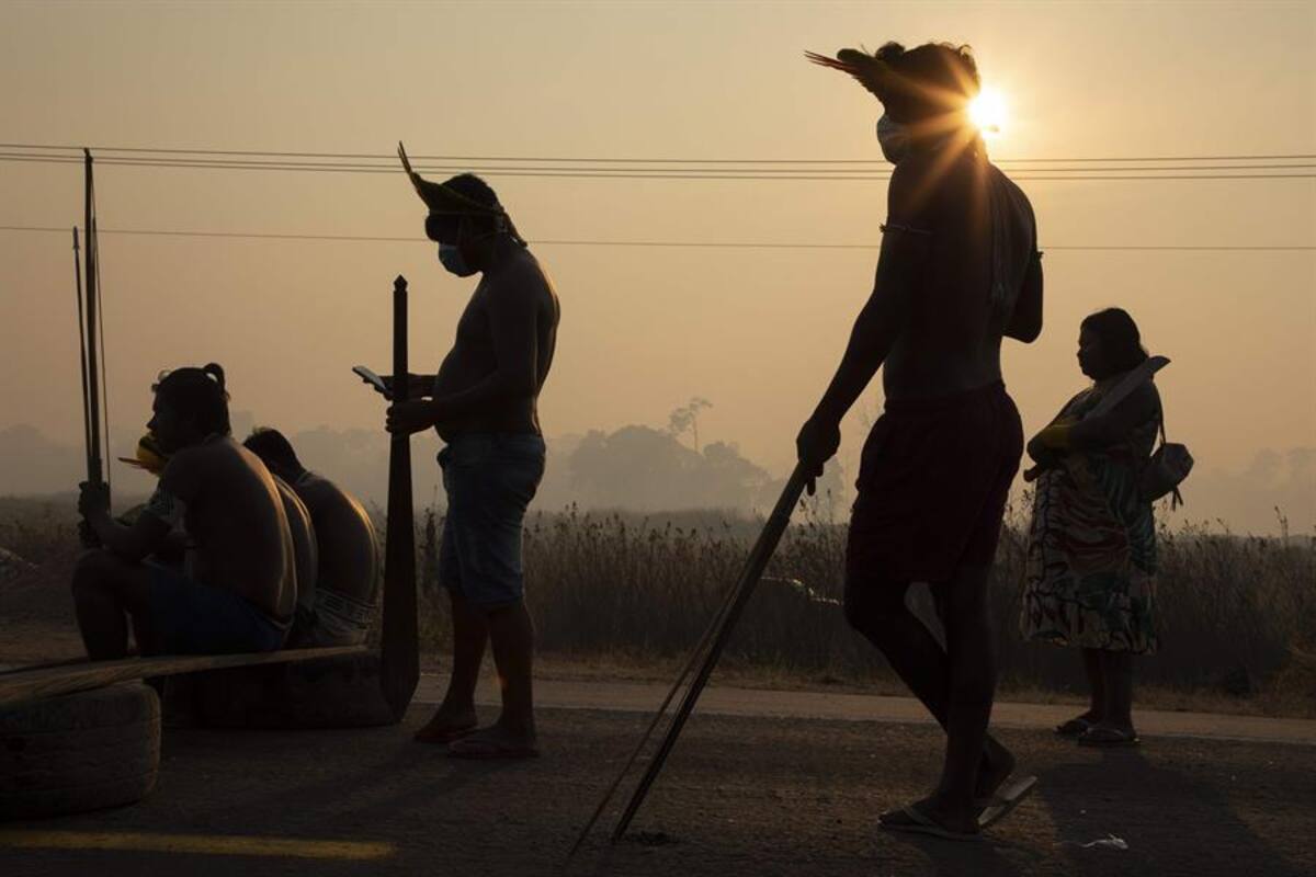 Indígenas del Amazonas bloquean importante carretera en Brasil