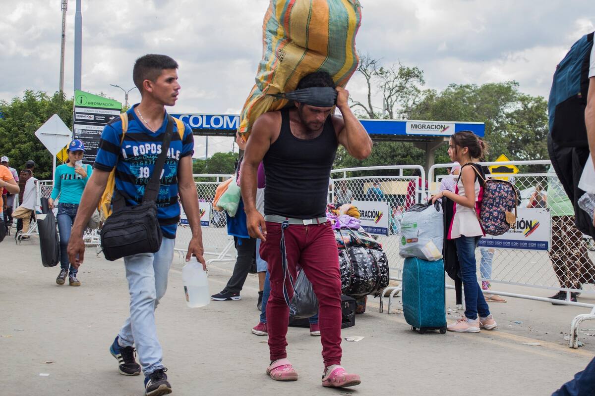 "Lomo taxistas" entre el hervidero de migrantes en frontera venezolana