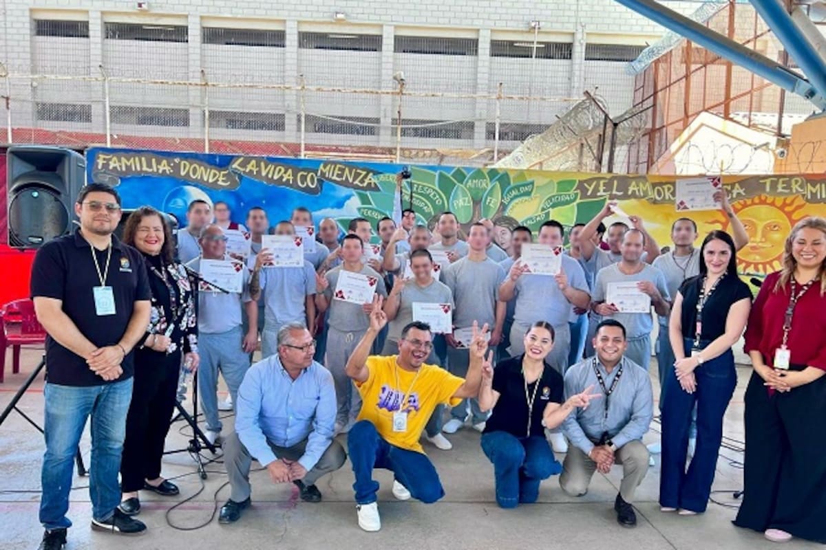 Entre rimas y reinserción; concluye taller de rap en el penal de Mexicali