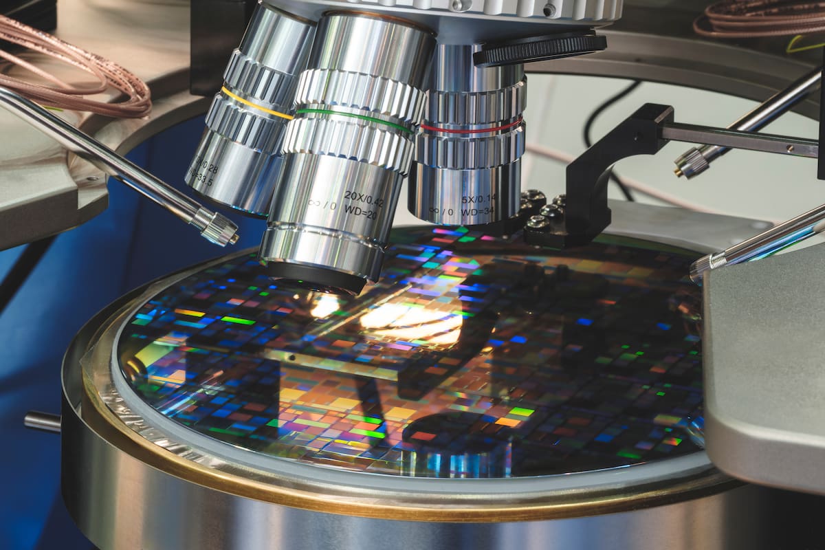 Impulsan talento en semiconductores