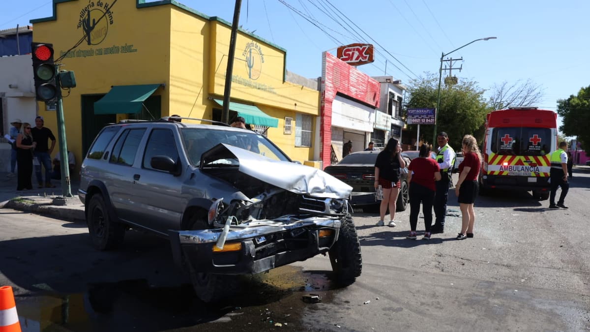 Triple choque en colonia Olivares deja un joven lesionado en Hermosillo