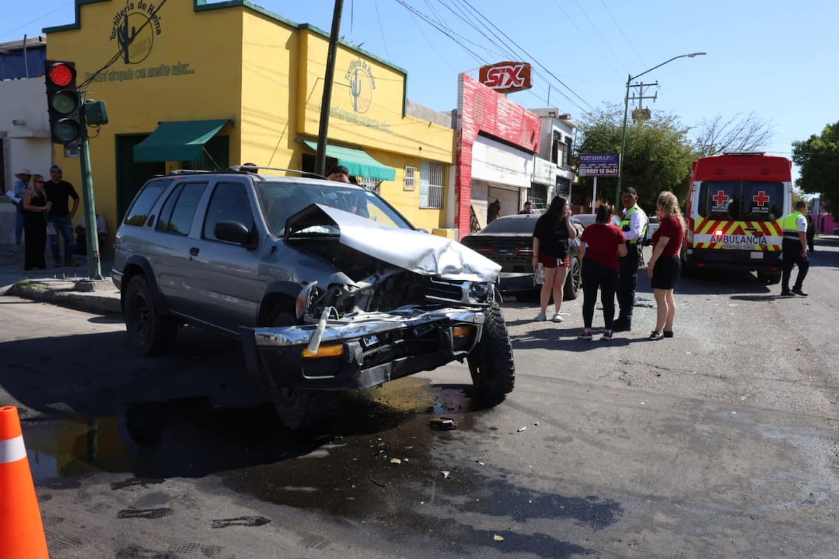 Triple choque en colonia Olivares deja un joven lesionado en Hermosillo