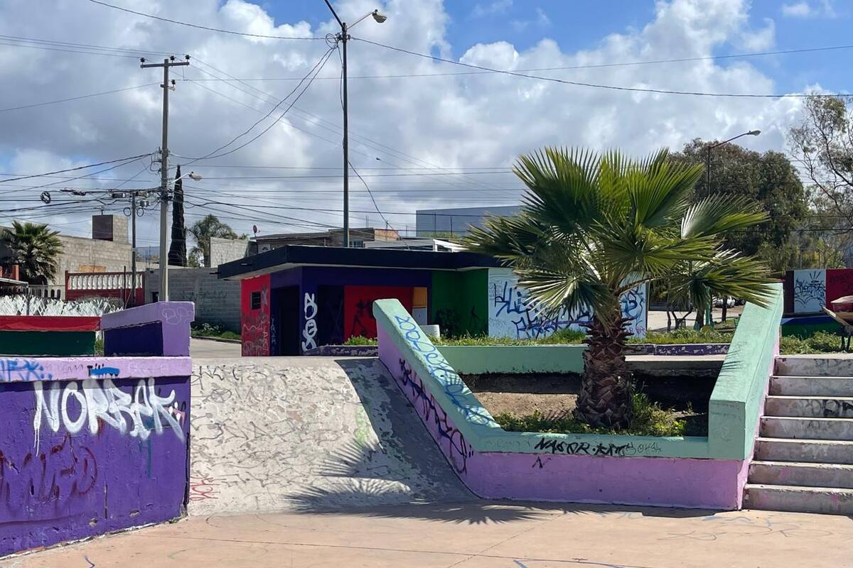 Graffiti invade parque en Rosarito