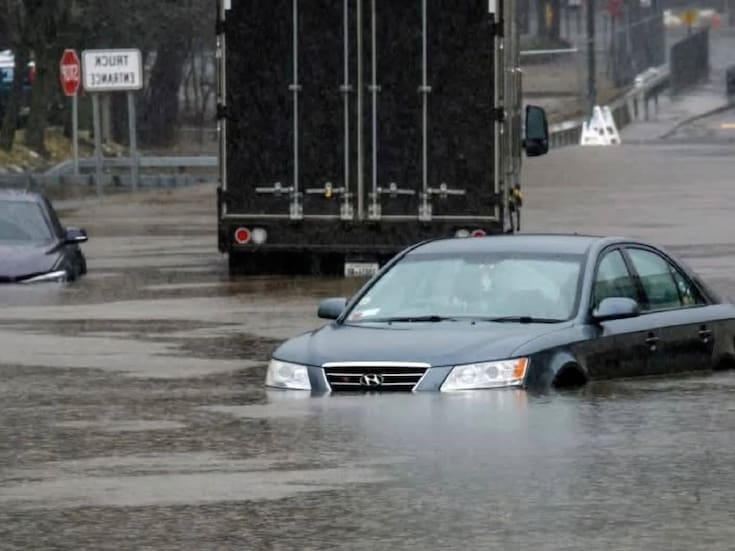 Tormenta navideñas dejan muertos, inundaciones y apagones en California