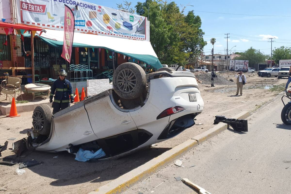 Hermosillo: Persecución termina en volcadura de un vehículo y detención de dos personas