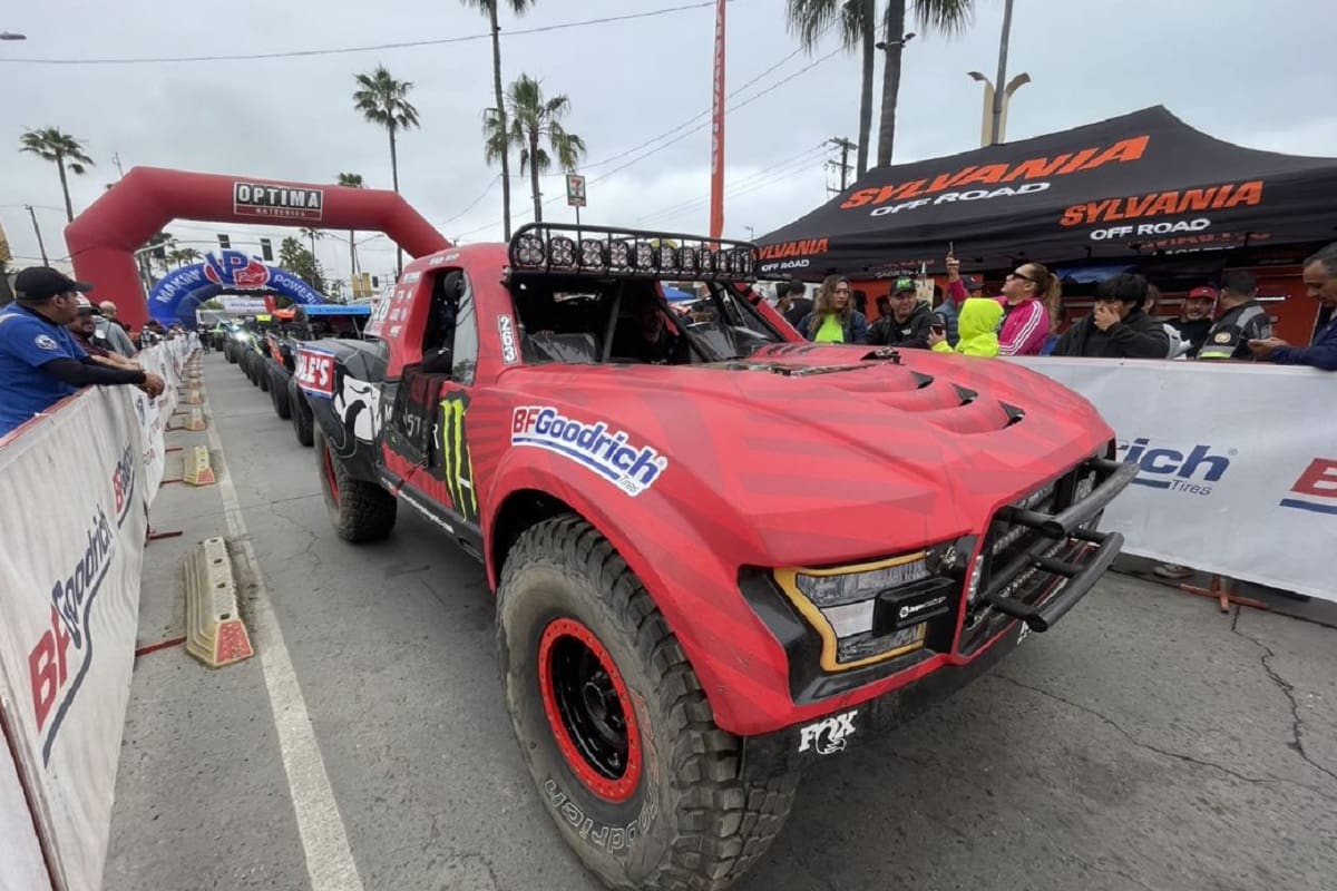 Disfrutan miles previa de la Baja 500