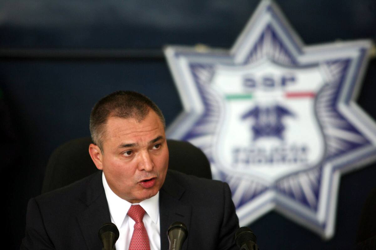 Congelan cuentas en México de Genaro García Luna