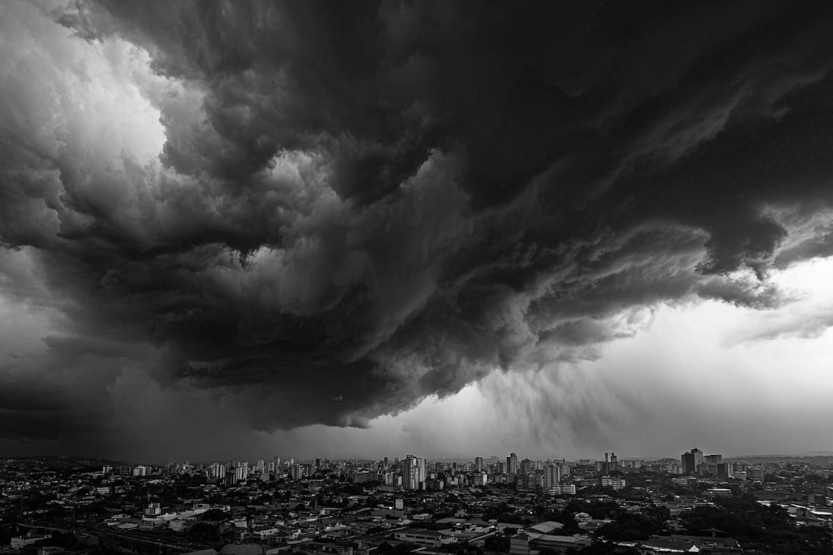 ¿Es verdad que se acerca una fuerte “tormenta negra” para varias ciudades? Esto dice de manera contundente el SMN