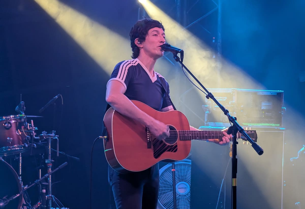 El guitarrista resaltó que se concentró en poner la música que a él le gustaba afuera en plataformas y espacios en vivo.