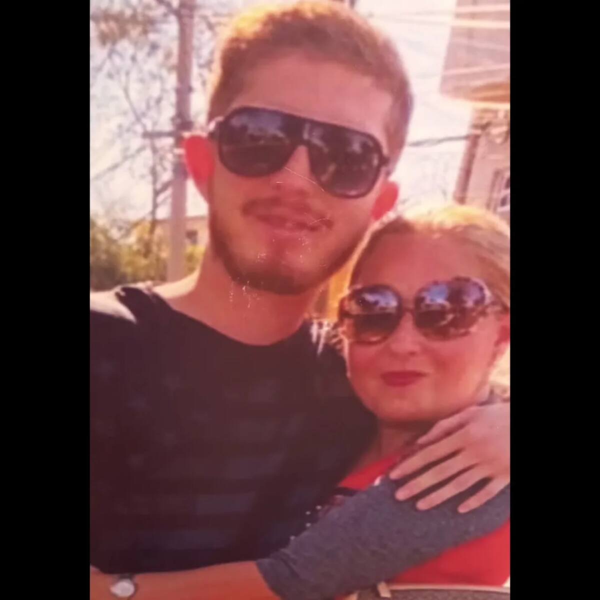 Octavio Ocaña y su madre / Instagram @analuciaocaa
