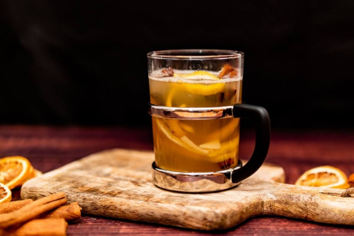 ¿Cómo se prepara el ponche de frutas navideño?