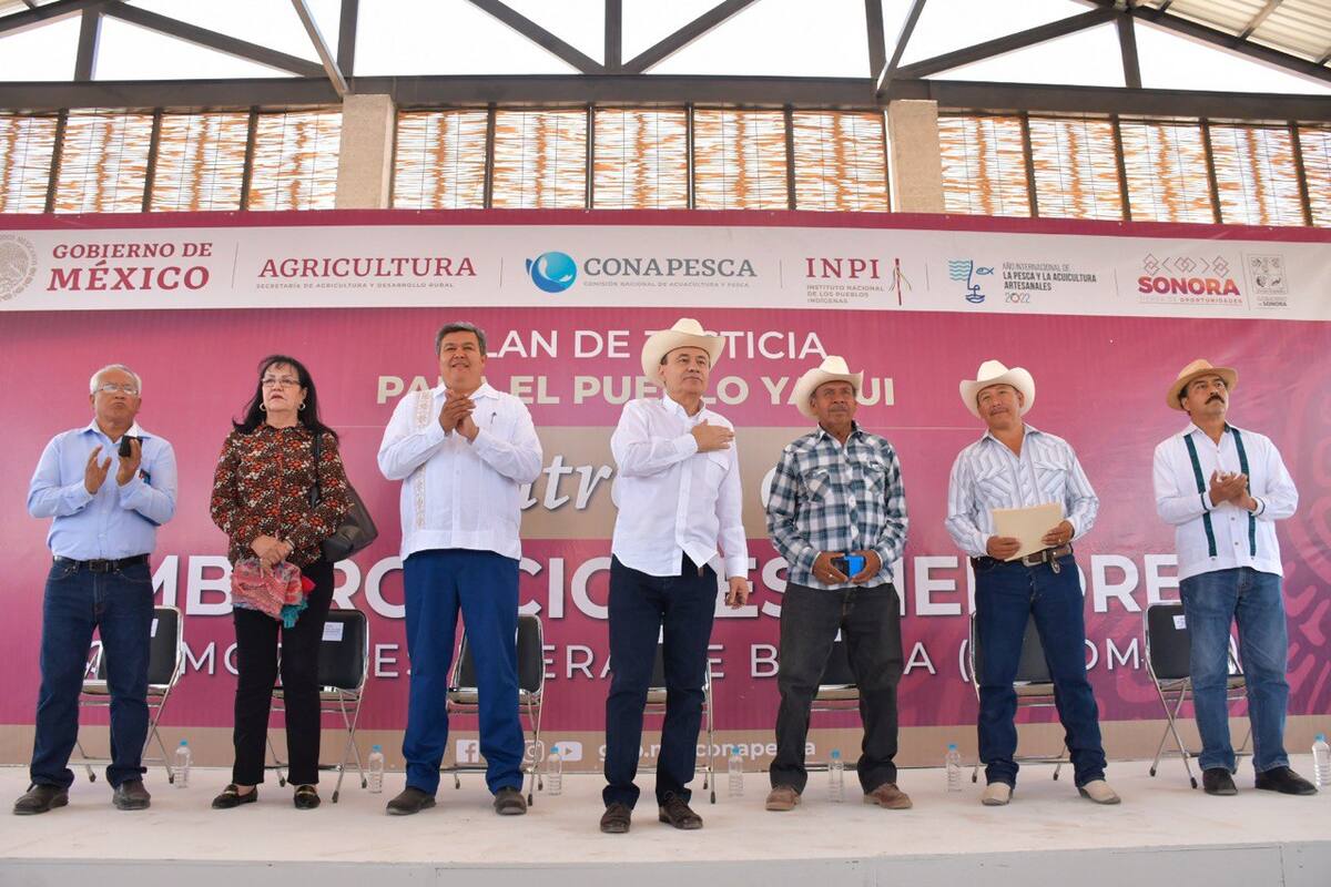 Entrega Alfonso Durazo 25 embarcaciones a pescadores de Sonora