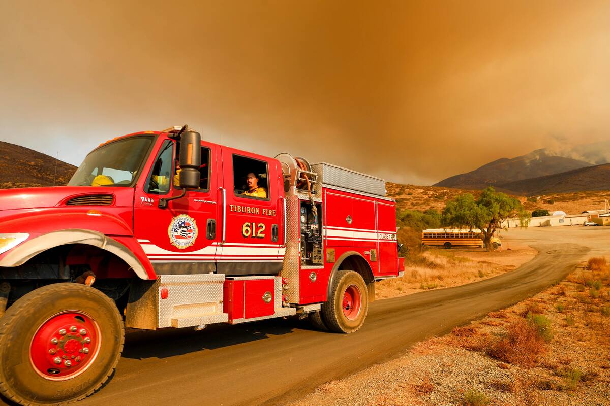 El siniestro denominado “Border 2” inició desde el jueves por la tarde con 10 acres. Foto: Abdiel Ortega
