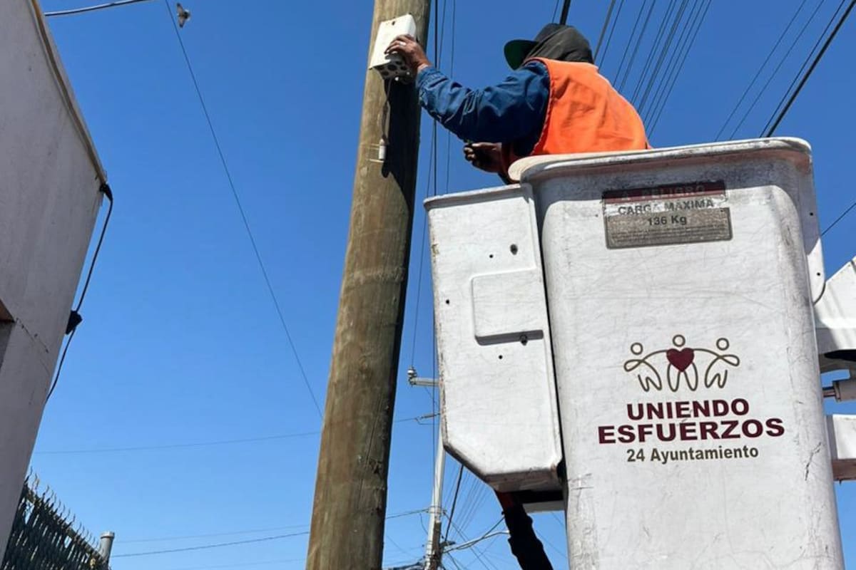 Retiran 12 cámaras de videovigilancia instaladas ilegalmente en colonias al oriente de Mexicali