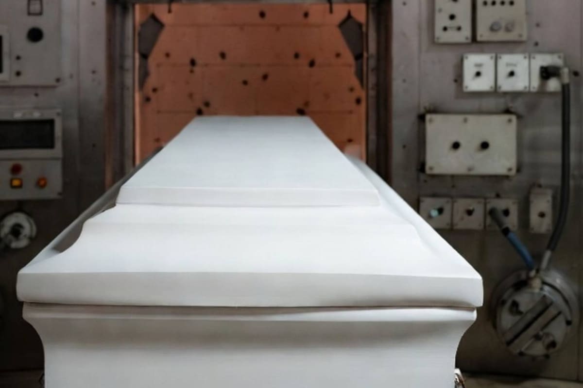 Fue declara muerta en Tailandia y al momento de la cremación, despertó; antes su hermano la iba a llevar a cumplir su última voluntad que era donar sus órganos, pero no lo lograron