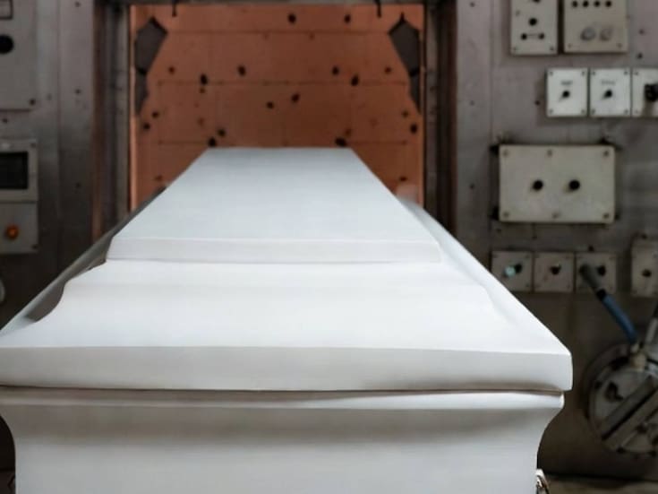 Fue declara muerta en Tailandia y al momento de la cremación, despertó; antes su hermano la iba a llevar a cumplir su última voluntad que era donar sus órganos, pero no lo lograron