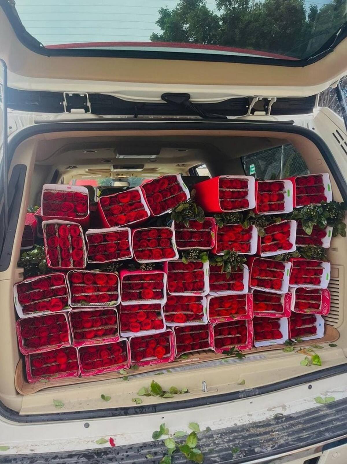 En esta temporada se venden mucho los ramos de 100 rosas, popularmente conocidos como “ramos buchones”.