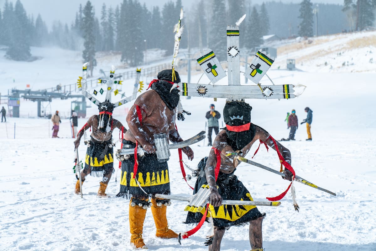 Descubre Eagar: deportes invernales, desfiles icónicos y esquí en Sunrise Park Resort