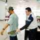 IMSS revisará a usuarios con detector de metales antes de entrar a sus instalaciones