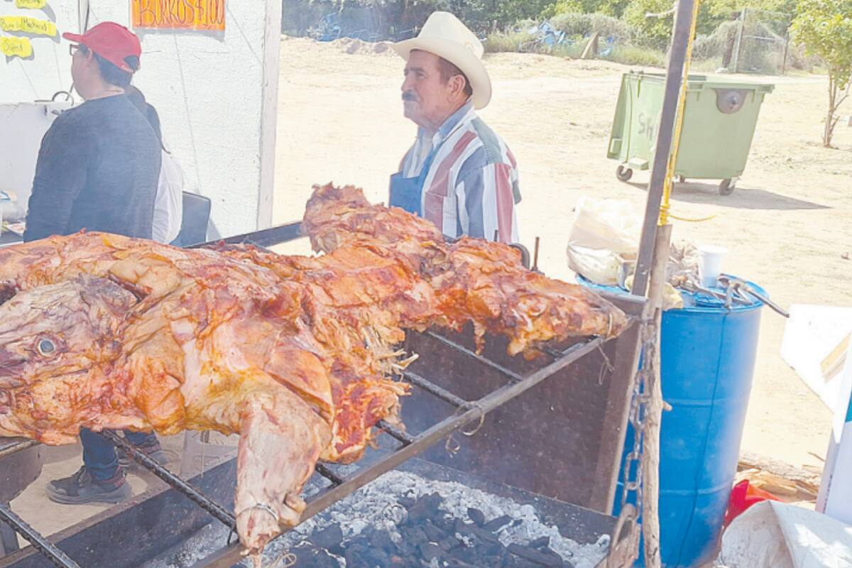 Disfrutan en familia del buen sazón sonorense en la Muestra Gastronómica de San Pedro