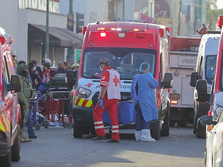 Cruz Roja Mexicana despliega amplio operativo tras explosión e incendio en el Centro de Hermosillo
