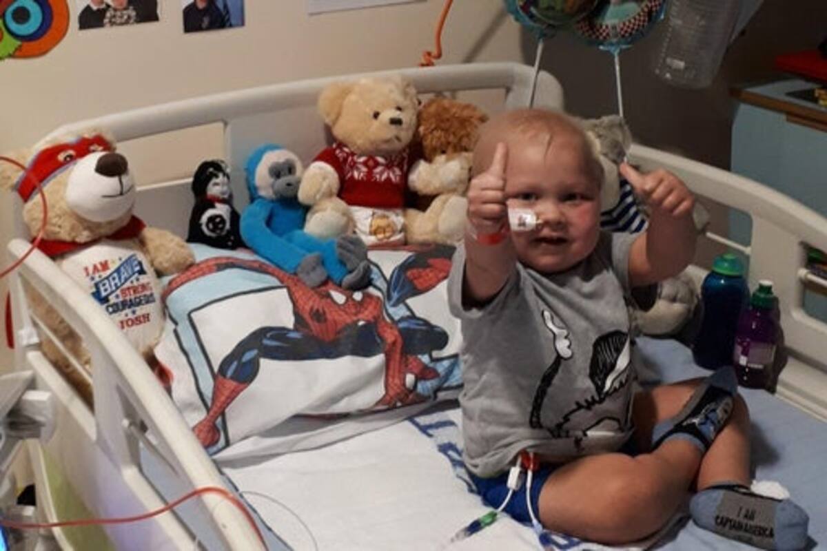 Niño que venció la leucemia dos veces y recibió trasplante de médula osea, está feliz de regresar a clases