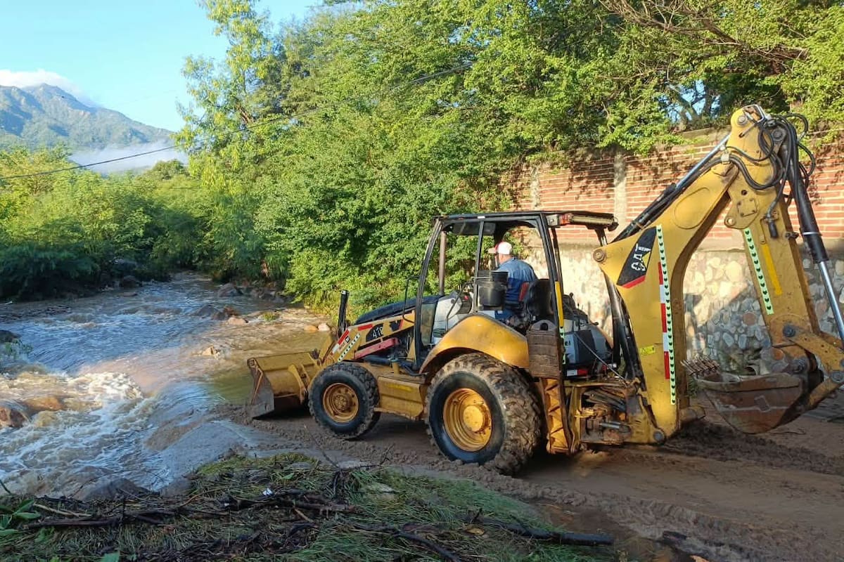 Atienden daños en Álamos tras el paso del huracán Polo y realizan trabajos de limpieza y reparación
