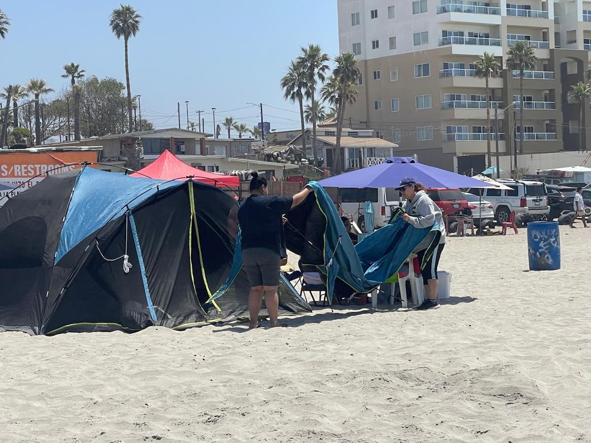 Asisten miles a playas de Rosarito en el día del trabajo. Foto: Carmen Gutiérrez