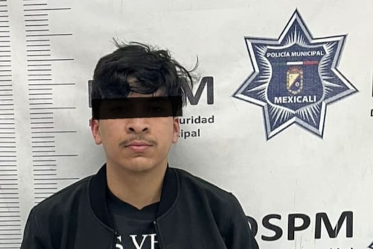 Persecución termina en choque y detención de motociclista armado