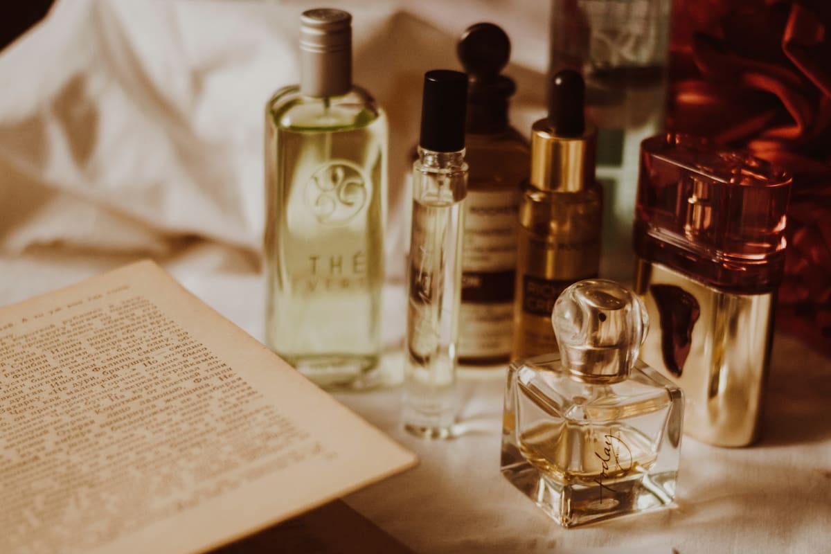 Los perfumes que dominarán el verano 2025, según la IA