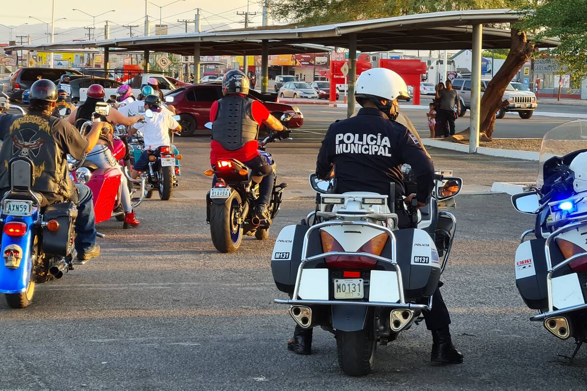 Motociclistas hacen caravana por concientización vial