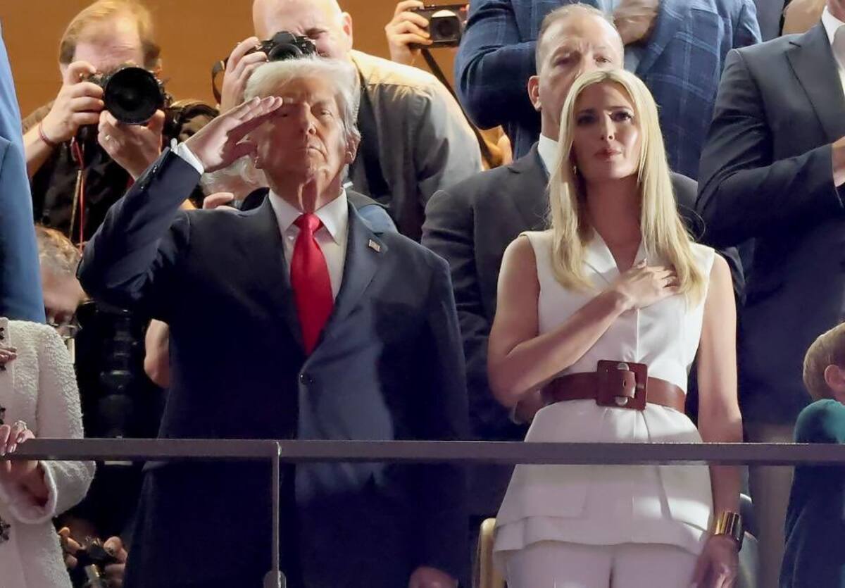 Donald Trump y su hija Ivanka en el Super Bowl el 9 de febrero del 2025. | Crédito: X @IvankaTrump
