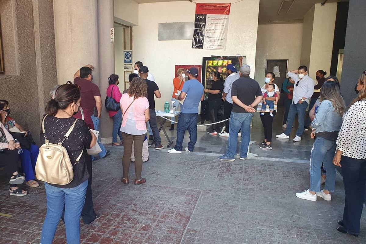 Se mantienen los retrasos en la atención en oficinas del Registro Civil tras brote de Covid-19