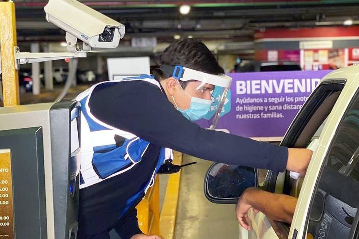 Con nuevo protocolo reabren en BC 27 centros comerciales