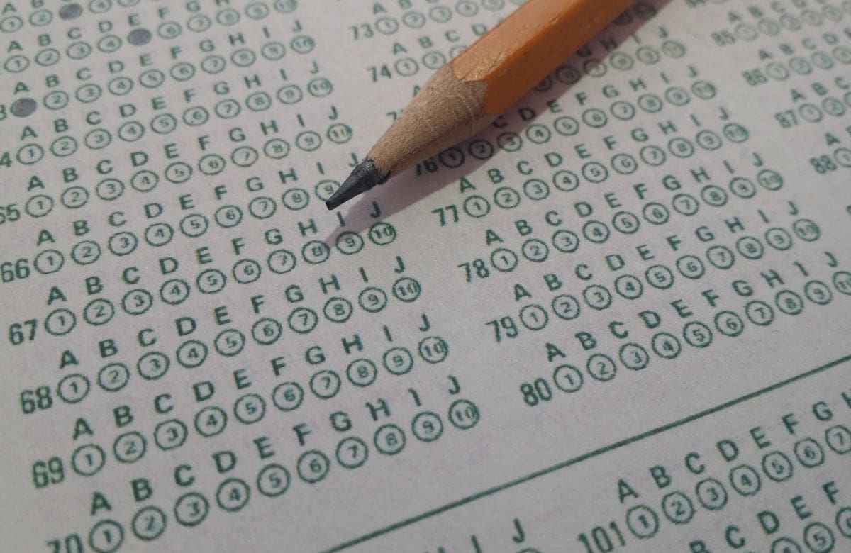 Los resultados de la PISA 2022 ubican a México entre los tres países con menor desempeño de la OCDE. | Crédito: canva